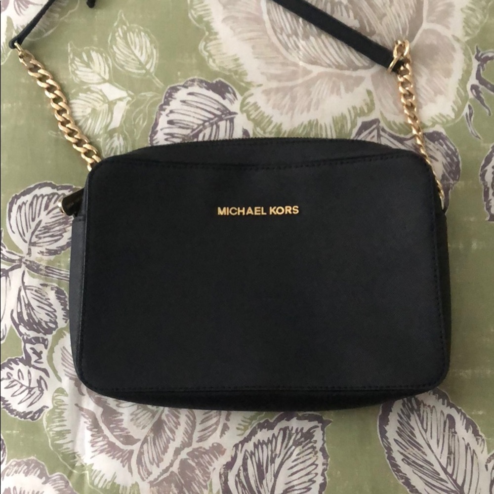 Michael Kors Black Crossbody (NEGOTIABLE)